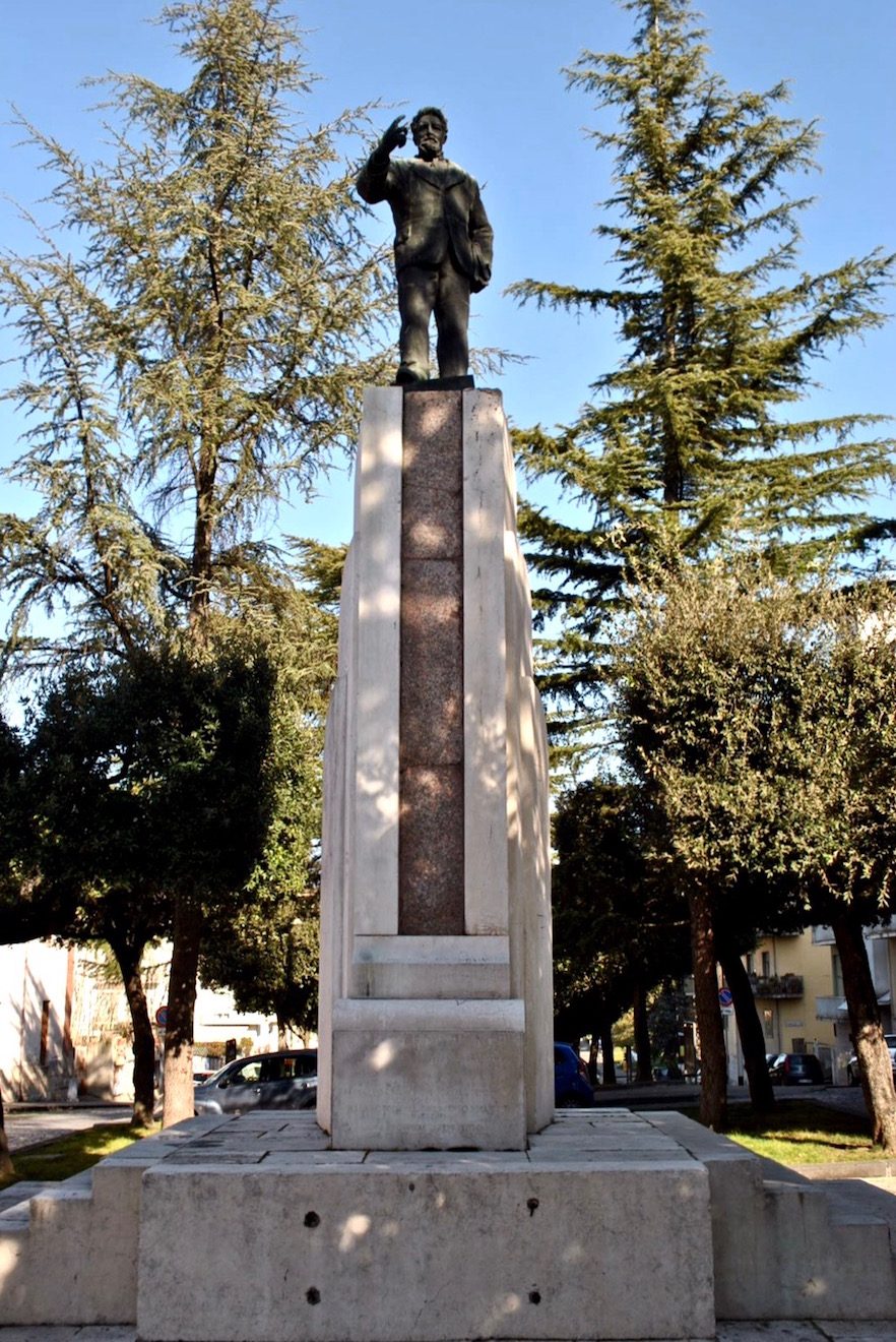 Leonardo%20Bianchi%27s%20monument%206.jpg